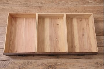 和製アンティーク　ヒノキ材　使い込まれた味わいが魅力の古い小引き出し(小物収納)(R-048018)