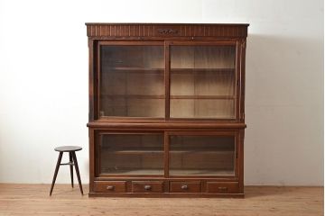 和製アンティーク　大正ロマン香る佇まいが魅力的な栓材製重ね戸棚(キャビネット、食器棚、収納棚)(R-048021)