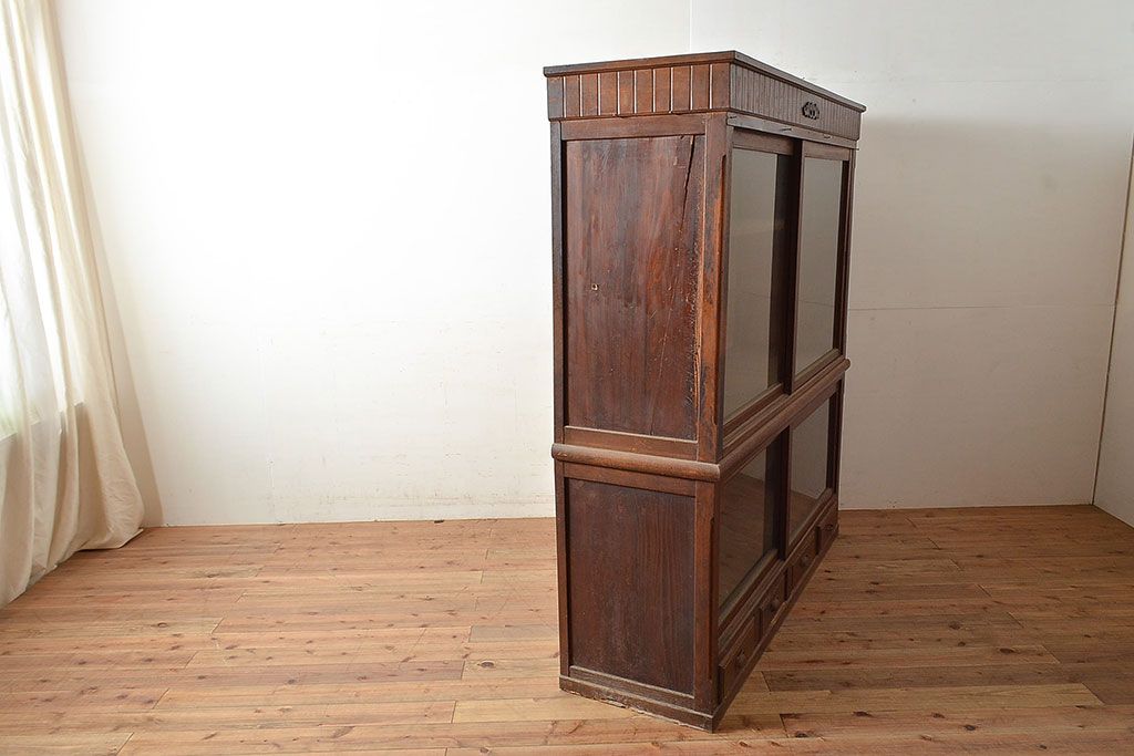 和製アンティーク　大正ロマン香る佇まいが魅力的な栓材製重ね戸棚(キャビネット、食器棚、収納棚)(R-048021)