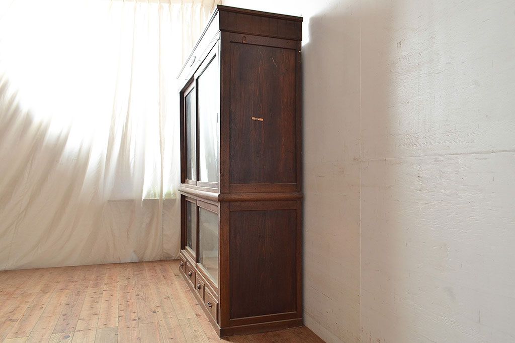 和製アンティーク　大正ロマン香る佇まいが魅力的な栓材製重ね戸棚(キャビネット、食器棚、収納棚)(R-048021)