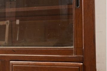 和製アンティーク　大正ロマン香る佇まいが魅力的な栓材製収納棚(キャビネット、食器棚、ガラス戸棚、リビングボード)(R-048023)