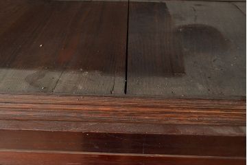 和製アンティーク　前面ヒノキ材　味のある木の風合いが魅力のレトロな重ね戸棚(キャビネット、ガラスケース、収納棚)(R-048024)