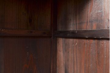 和製アンティーク　前面ヒノキ材　味のある木の風合いが魅力のレトロな重ね戸棚(キャビネット、ガラスケース、収納棚)(R-048024)