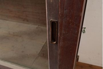 和製アンティーク　前面ヒノキ材　味のある木の風合いが魅力のレトロなガラス戸棚(キャビネット、ガラスケース、収納棚、サイドボード)(R-048026)