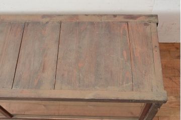 和製アンティーク　ヒノキ材の味わいが楽しめるシンプルなデザインの横長ガラスケース(卓上ショーケース、陳列棚、コレクションケース)(R-048030)