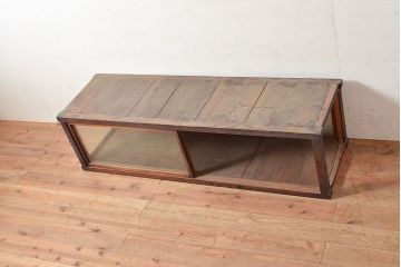 和製アンティーク　ヒノキ材の味わいが楽しめるシンプルなデザインの横長ガラスケース(卓上ショーケース、陳列棚、コレクションケース)(R-048030)