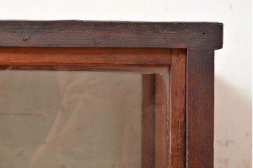 和製アンティーク　ヒノキ材の味わいが楽しめるシンプルなデザインの横長ガラスケース(卓上ショーケース、陳列棚、コレクションケース)(R-048030)