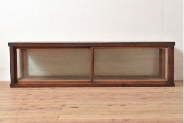 和製アンティーク　ヒノキ材の味わいが楽しめるシンプルなデザインの横長ガラスケース(卓上ショーケース、陳列棚、コレクションケース)(R-048030)