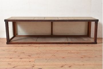 和製アンティーク　ヒノキ材の味わいが楽しめるシンプルなデザインの横長ガラスケース(卓上ショーケース、陳列棚、コレクションケース)(R-048030)
