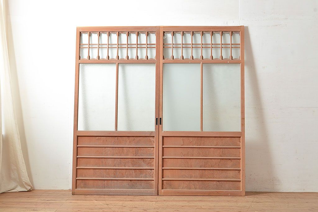 アンティーク建具　凝ったつくりを楽しめるお洒落なガラス戸2枚セット(引き戸、建具)(R-048033)