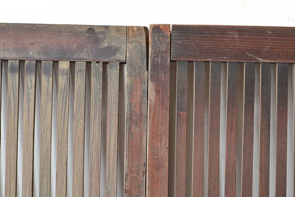 アンティーク建具　大正期　細く並ぶ桟がモダンな空間を演出する格子戸2枚セット　(R-048034)