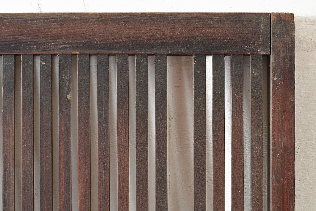 アンティーク建具　大正期　細く並ぶ桟がモダンな空間を演出する格子戸2枚セット　(R-048034)