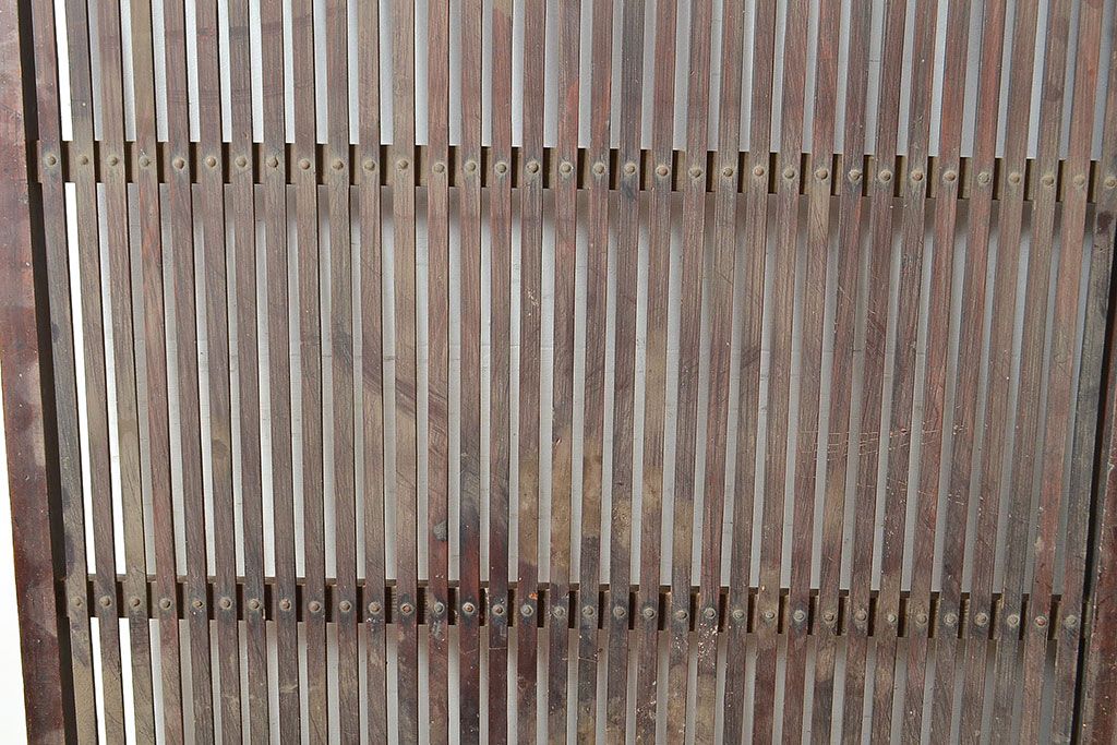 アンティーク建具　大正期　細く並ぶ桟がモダンな空間を演出する格子戸2枚セット　(R-048034)