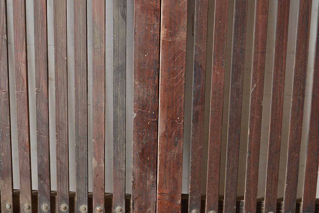 アンティーク建具　大正期　細く並ぶ桟がモダンな空間を演出する格子戸2枚セット　(R-048034)