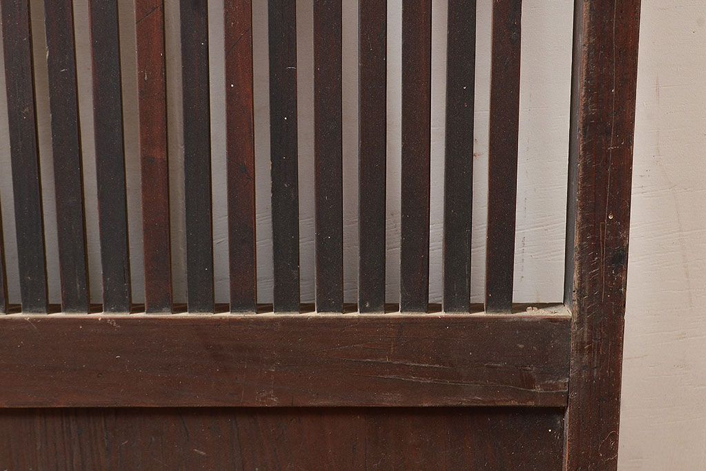 アンティーク建具　大正期　細く並ぶ桟がモダンな空間を演出する格子戸2枚セット　(R-048034)