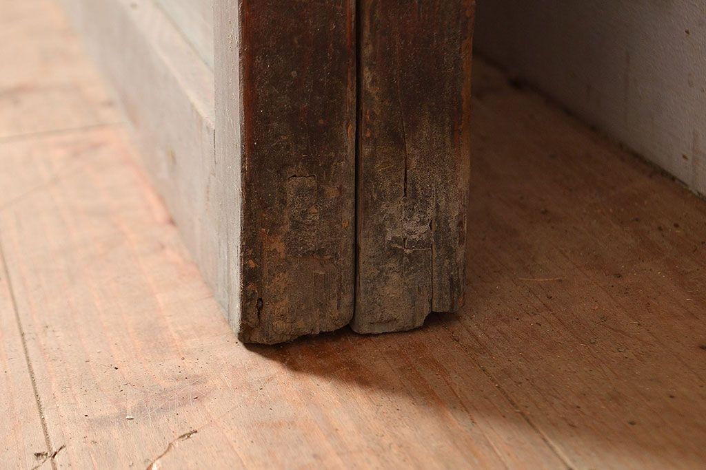 アンティーク建具　大正期　細く並ぶ桟がモダンな空間を演出する格子戸2枚セット　(R-048034)