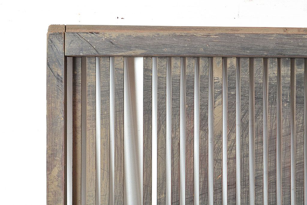 アンティーク建具　大正期　細く並ぶ桟がモダンな空間を演出する格子戸2枚セット　(R-048034)