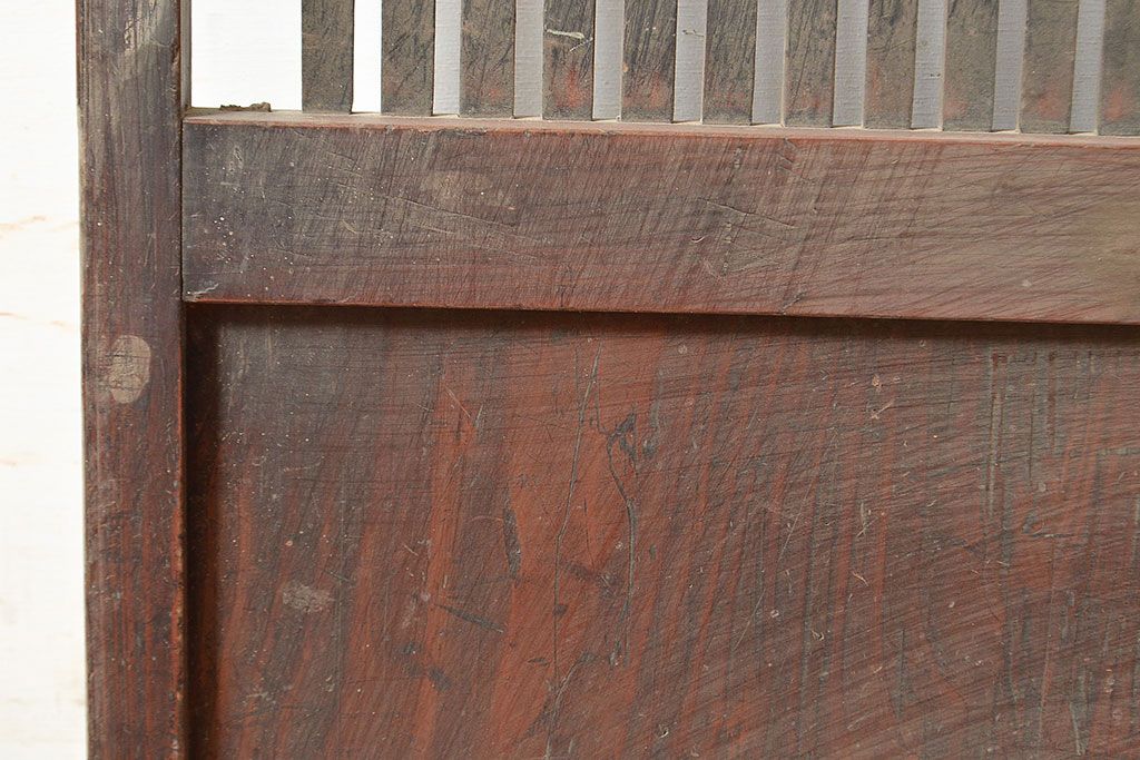 アンティーク建具　大正期　細く並ぶ桟がモダンな空間を演出する格子戸2枚セット　(R-048034)