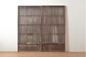 アンティーク建具　細く並ぶ桟がモダンな空間を演出する格子戸2枚セット(引き戸、建具)(R-048035)