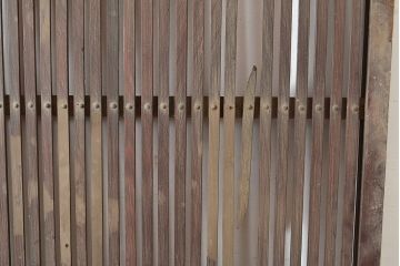 アンティーク建具　細く並ぶ桟がモダンな空間を演出する格子戸2枚セット(引き戸、建具)(R-048035)