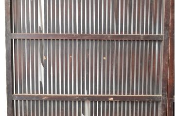 アンティーク建具　細く並ぶ桟がモダンな空間を演出する格子戸2枚セット(引き戸、建具)(R-048035)