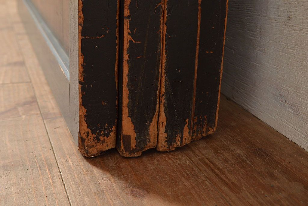 アンティーク建具　明治～大正期　黒い木枠がモダンで格好良い帯戸4枚セット　(R-048037)