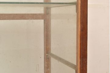 和製アンティーク　ナラ材　人気の縦型!レトロな雰囲気たっぷりなガラスケース(ショーケース、陳列棚)(R-048041)