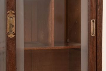 和製アンティーク　三方栗材　上手物!様々なディスプレイが楽しめる、ユニークな棚が魅力のガラス戸棚(飾り棚、収納棚)(R-048042)