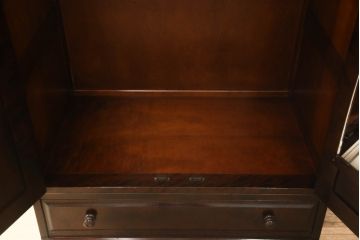 中古　北海道民芸家具　和・洋どちらの空間にも馴染みやすいシックなワードローブ(チェスト、衣装タンス)(R-048046)