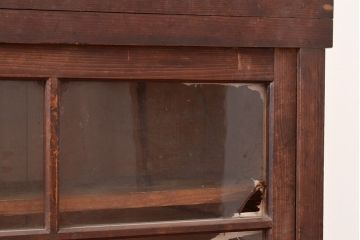 和製アンティーク　前面ヒノキ　使い込まれた木の風合いと引手が味わい深い戸棚(ガラス戸棚、キャビネット、収納棚、食器棚)(R-048050)
