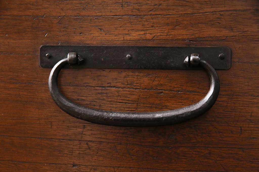 和製アンティーク　当店リメイク　桐材　十字金具が存在感を放つ観音開きの時代箪笥サイドボード(引き出し)(R-048077)