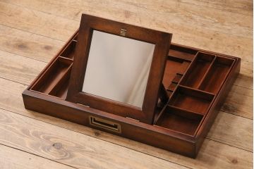 中古　THEODORE ALEXANDER(セオドア・アレキサンダー)　クラシカルな佇まいが魅力のドレッシングチェスト(ドレッサー、引き出し)(定価28万円)(R-048078)
