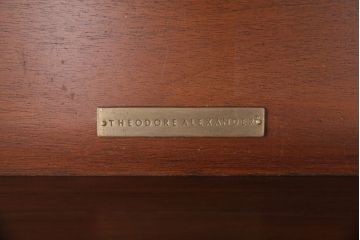 中古　THEODORE ALEXANDER(セオドア・アレキサンダー)　クラシカルな佇まいが魅力のドレッシングチェスト(ドレッサー、引き出し)(定価28万円)(R-048078)