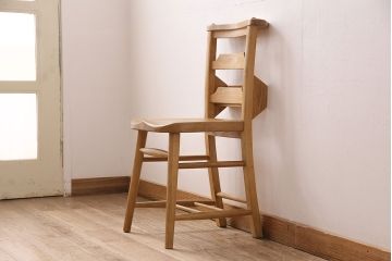 美品　イギリスビンテージ　楡(ニレ)材　あたたかみのある木肌が優しい印象を与えるチャーチチェア(椅子、板座チェア、ヴィンテージ)(R-048086)