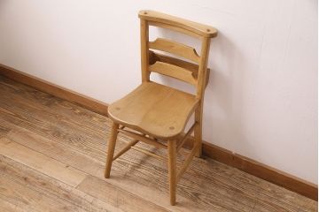 美品　イギリスビンテージ　楡(ニレ)材　あたたかみのある木肌が優しい印象を与えるチャーチチェア(椅子、板座チェア、ヴィンテージ)(R-048086)