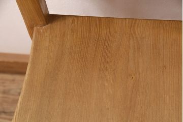 美品　イギリスビンテージ　楡(ニレ)材　あたたかみのある木肌が優しい印象を与えるチャーチチェア(椅子、板座チェア、ヴィンテージ)(R-048086)