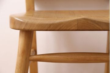 美品　イギリスビンテージ　楡(ニレ)材　あたたかみのある木肌が優しい印象を与えるチャーチチェア(椅子、板座チェア、ヴィンテージ)(R-048086)