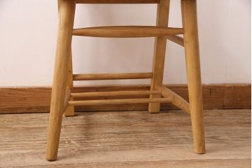 美品　イギリスビンテージ　楡(ニレ)材　あたたかみのある木肌が優しい印象を与えるチャーチチェア(椅子、板座チェア、ヴィンテージ)(R-048086)