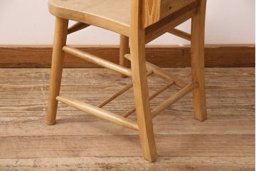 美品　イギリスビンテージ　楡(ニレ)材　あたたかみのある木肌が優しい印象を与えるチャーチチェア(椅子、板座チェア、ヴィンテージ)(R-048086)