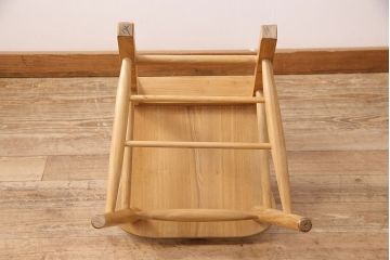 美品　イギリスビンテージ　楡(ニレ)材　あたたかみのある木肌が優しい印象を与えるチャーチチェア(椅子、板座チェア、ヴィンテージ)(R-048086)