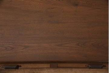 昭和レトロ　ツートーンカラーと透かし彫りがお洒落な栓材製の文机(座卓、ローテーブル、センターテーブル)(R-048091)
