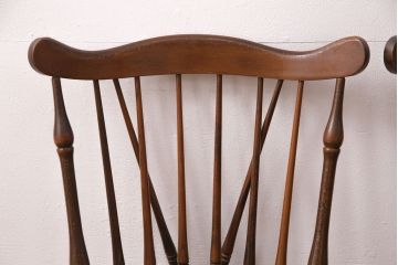和製ビンテージ　濃淡のある木色が温もりを感じるブナ材製スピンドルチェア2脚セット(板座チェア、椅子)(R-048095)