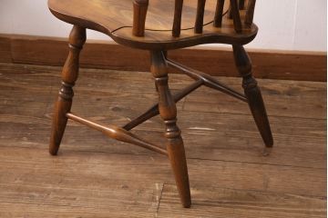 和製ビンテージ　濃淡のある木色が温もりを感じるブナ材製スピンドルチェア2脚セット(板座チェア、椅子)(R-048095)