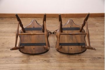 和製ビンテージ　濃淡のある木色が温もりを感じるブナ材製スピンドルチェア2脚セット(板座チェア、椅子)(R-048095)
