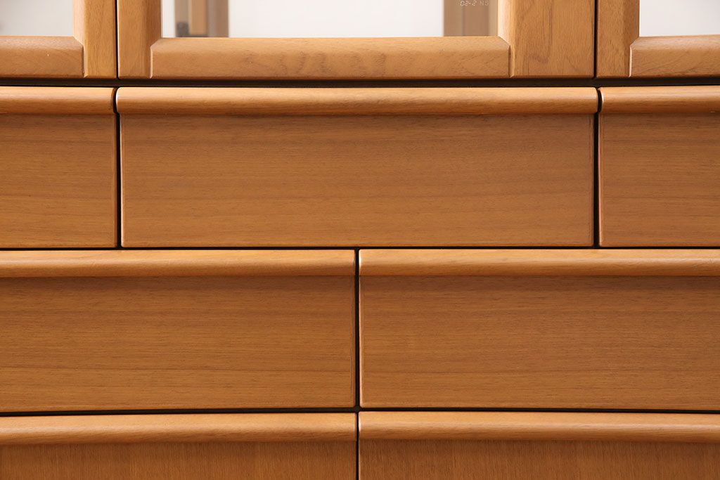 中古　美品　コスガ(KOSUGA)社の北欧スタイルに活躍するキャビネット(食器棚、収納棚、戸棚)(定価約24万円)(R-048102)