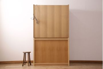 中古　美品　コスガ(KOSUGA)社の北欧スタイルに活躍するキャビネット(食器棚、収納棚、戸棚)(定価約24万円)(R-048102)