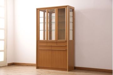 中古　美品　コスガ(KOSUGA)社の北欧スタイルに活躍するキャビネット(食器棚、収納棚、戸棚)(定価約24万円)(R-048102)