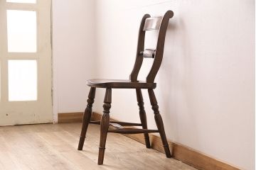 中古　松本民芸家具　背貫のデザインが目を引くB型ワイコムチェア(板座チェア、ワークチェア)(定価約8万8千円)(R-048103)