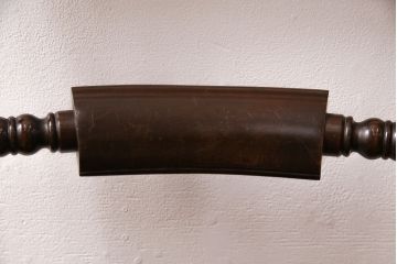 中古　松本民芸家具　背貫のデザインが目を引くB型ワイコムチェア(板座チェア、ワークチェア)(定価約8万8千円)(R-048103)