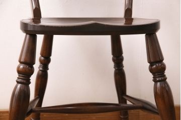 中古　松本民芸家具　背貫のデザインが目を引くB型ワイコムチェア(板座チェア、ワークチェア)(定価約8万8千円)(R-048103)